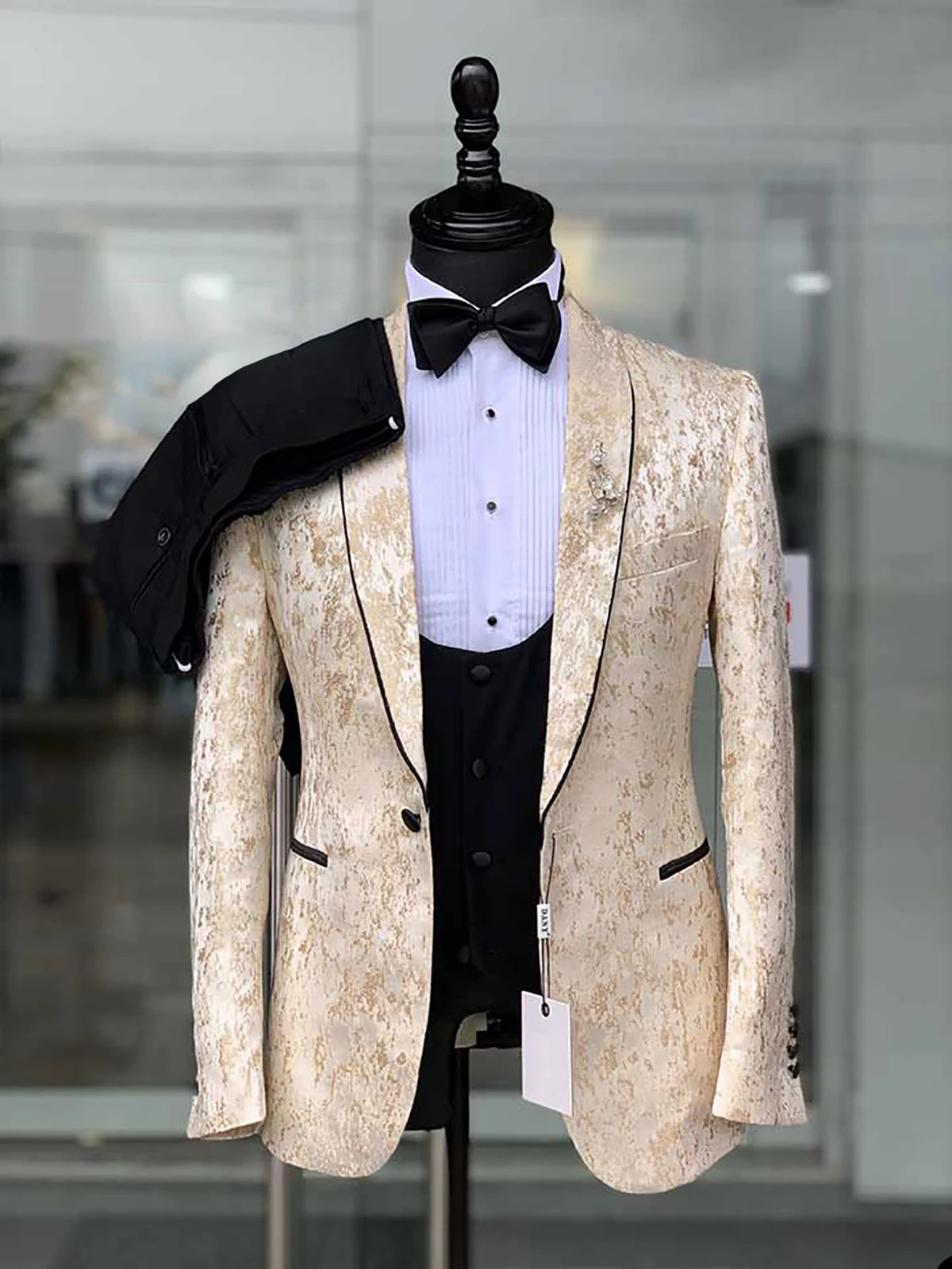 New Men's Suits Tailored 3 Pieces Jacquard Blazer Black Vest Pants One Button Sheer Lapel Wedding Formal Custom Made Plus Size Vibrant Vaults