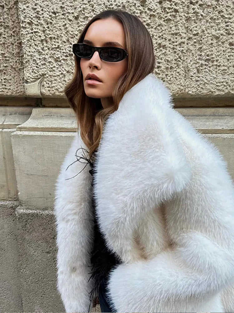 Elegant White Big Lapel Faux Fur Coat For Women 2024 New Winter Fur Plush Fluffy Short Jacket Female Warm High Street Outerwear